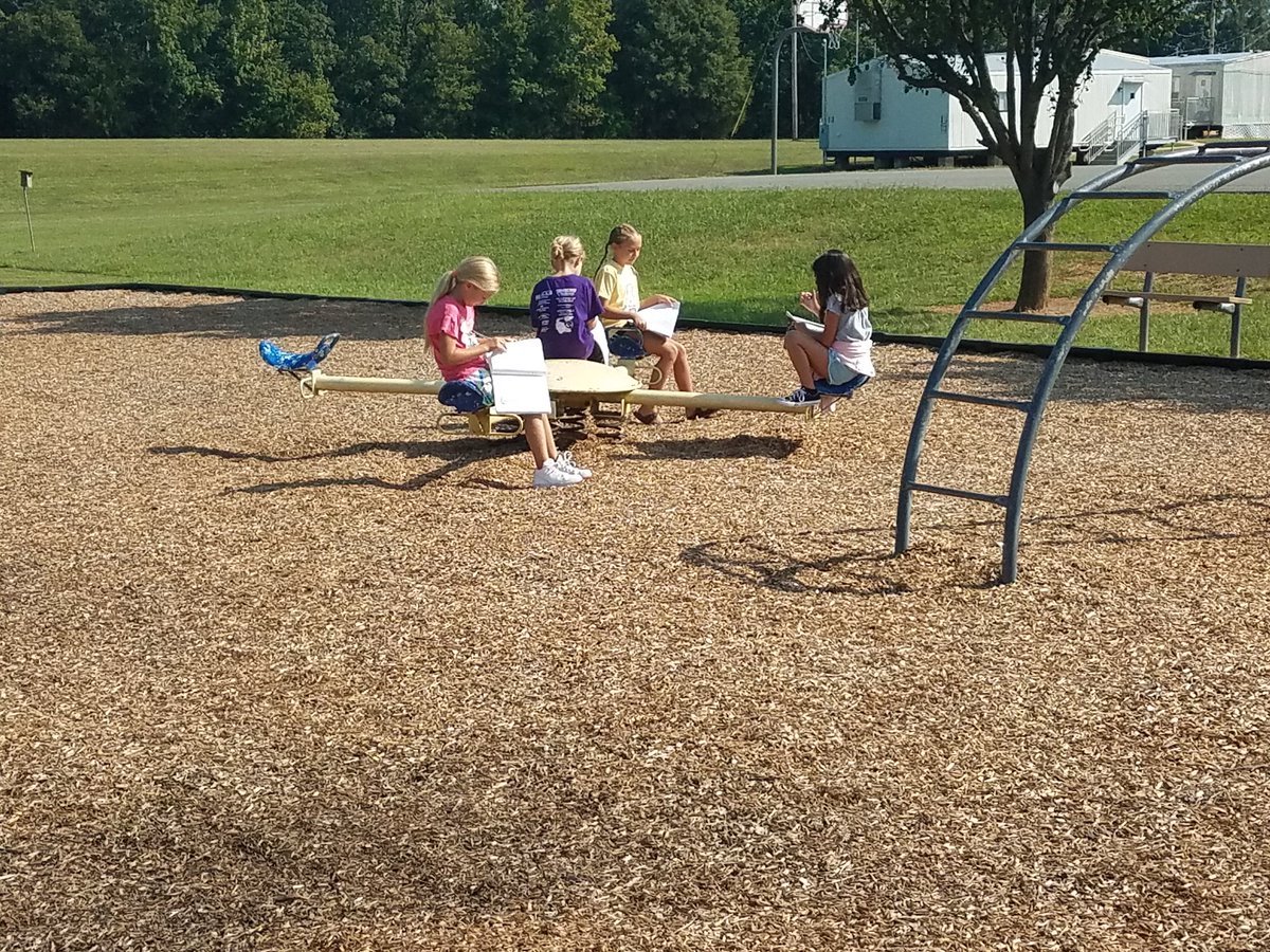 marlowepayne_'s tweet photo. The playground is for more than recess. S's took to the playground to record push, pull, and gravitational forces at work. #outteach #bethebest @AGHoulihan @Renee_McKinnon1 @UnionESNC https://t.co/SfAkgLENt1