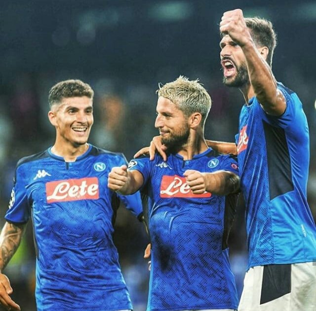 Napoli_Vnzla's tweet photo. You'll never a bucchin'e mammt alone @LFC https://t.co/YQD3dKIDdA