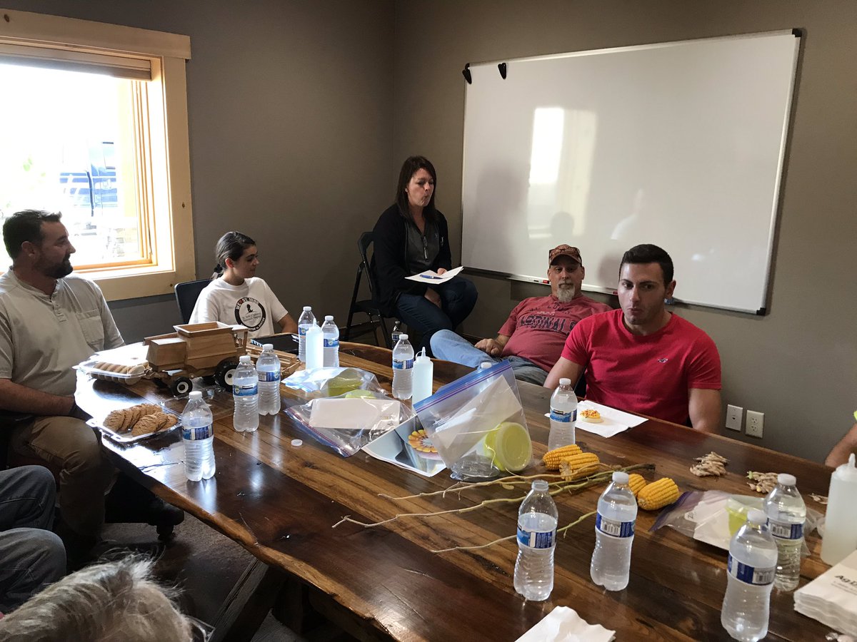 BurroughsFarms's tweet photo. Harvest Meeting 2019! #besafe #harvest19 #safetyfirst https://t.co/mvi5zON7kS