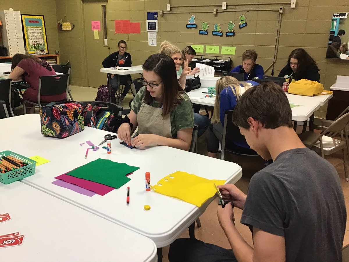 ATteach_train's tweet photo. Shift C working hard on their #learningstations for kindergarten math #futureteachers https://t.co/GXakAND3UH