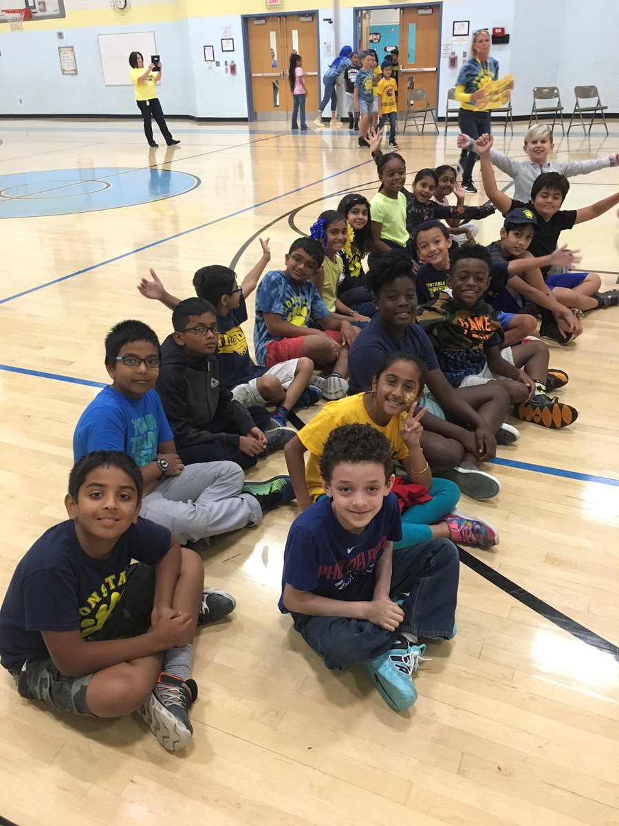 LarissaOrr6's tweet photo. What a great spirit day 💙#constablecubs #gocubs @pamhernandez_4 https://t.co/gbwBo1lwlv