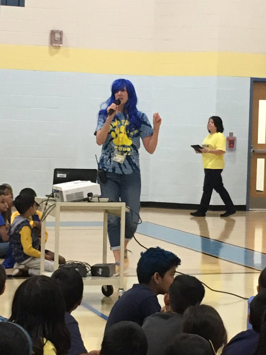 LarissaOrr6's tweet photo. What a great spirit day 💙#constablecubs #gocubs @pamhernandez_4 https://t.co/gbwBo1lwlv