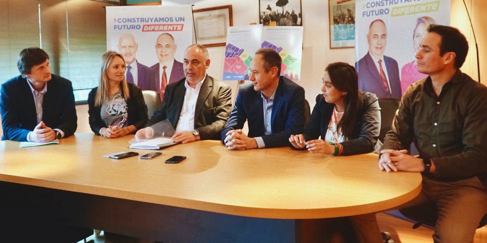 SanguinettiLP's tweet photo. Desde #ConsensoFederal Platense Presentamos el Plan de Descentralización Administrativa y Económica para el Partido de La Plata. Somos el equipo de @RLavagna en #LaPlata y te proponemos un #FuturoDiferente.

¿De qué se trata? En un ratito te lo cuento por acá

@BuccaBali https://t.co/JBQmvpIV8N