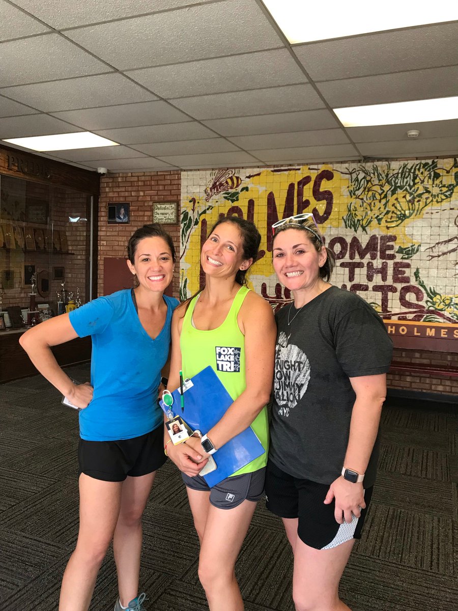 Sharescuela's tweet photo. Feel so happy to have teachers @ccsd21holmes support our cross country team and promote wellness by coming to practice!  Thanks @McGannMrs and Ms. Shaw for joining us! #21learns https://t.co/MRFBeiKiZU