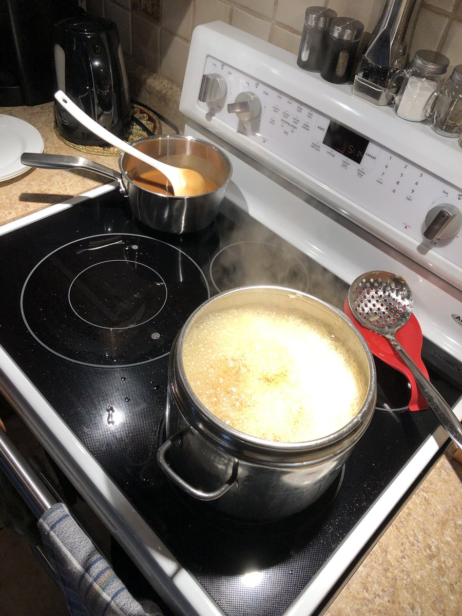 jamiewestndp's tweet photo. Guess what we made for supper?
#SqueekyCheese
#WhenInQuebec https://t.co/4OmUn4oG9N