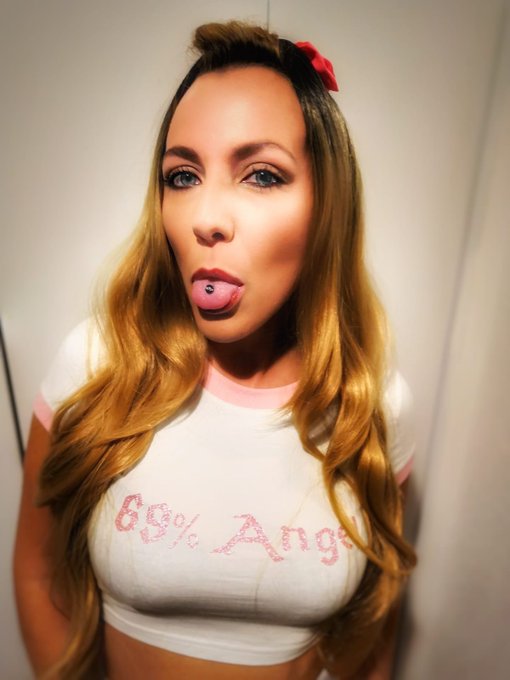 Hi barbie !!! Hi ken !!! I'm a barbie girl... in basquette world lol  😂😂  #BARBIE #piercing   Celui qui<a href="/tag/piercing"class="tags"><span>#piercing</span></a><a href="/tag/barbie"class="tags"><span>#barbie</span></a>