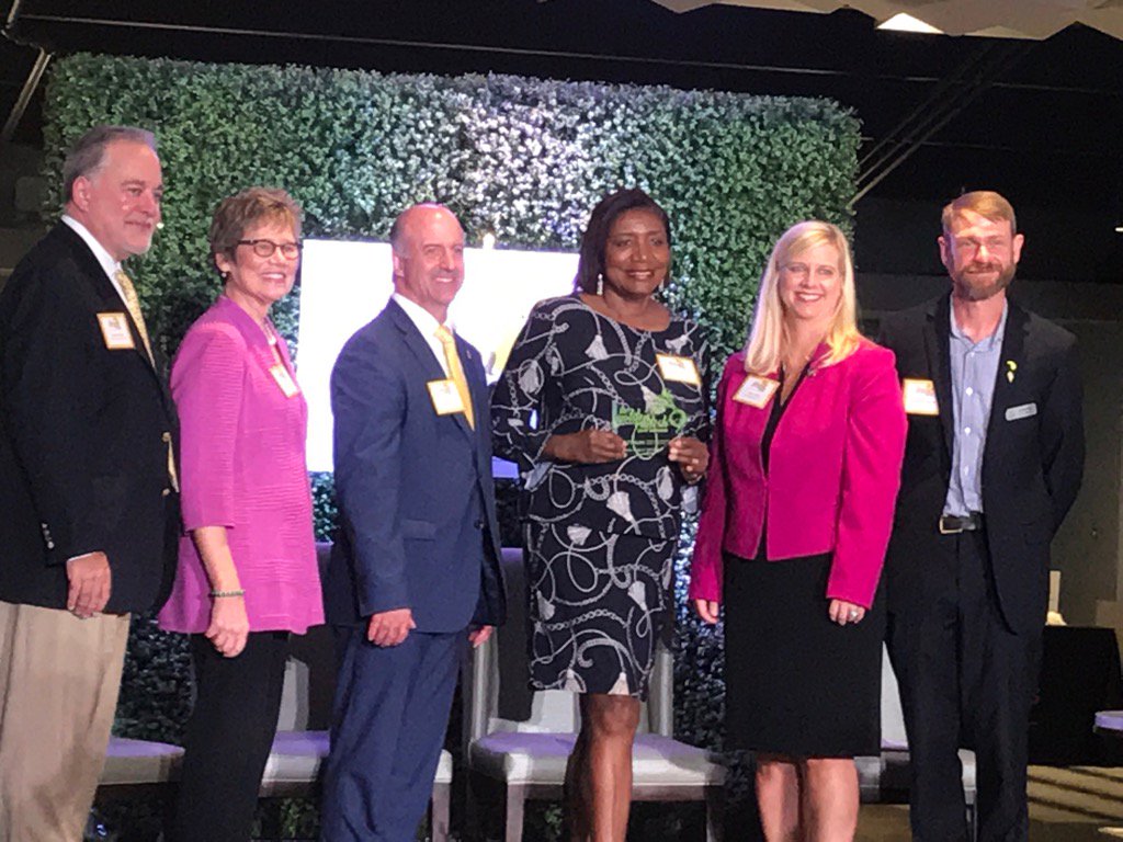 DRice_PE's tweet image. Congrats Dr Hughes and her team on platinum level Golden Radish Award@APSCAO @APSNutritionNow@SethColeman15@DRice_PE
