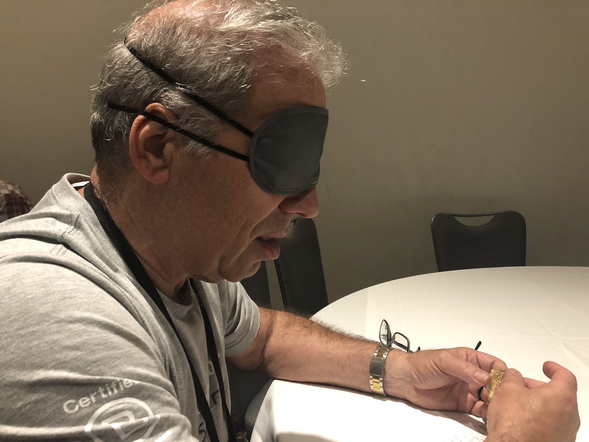 colibridigitalm's tweet photo. @DanPBodner practicing #biomimicry at #ChampionsRetreat2019. Thank you @Biomimicry38 for a fascinating session about how nature offers solutions. @BCorporation https://t.co/o5FORaXJGP