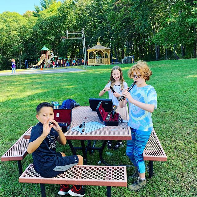 FollowMrsS's tweet image. When 4th grade instrument lessons begin and you love your new instrument so@much it becomes recess... #4ss #goges dlvr.it/RDK2gv