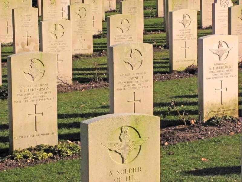 timjb69's tweet photo. Take time to remember, 75years ago the Battle fought for Arnhem. Of 10,000 who landed , 1485 died 6800 captured only 2400 escaped to fight another day. Lest we Forget. #Arnhem75 #MarketGarden75 https://t.co/rbSc4nA3qx