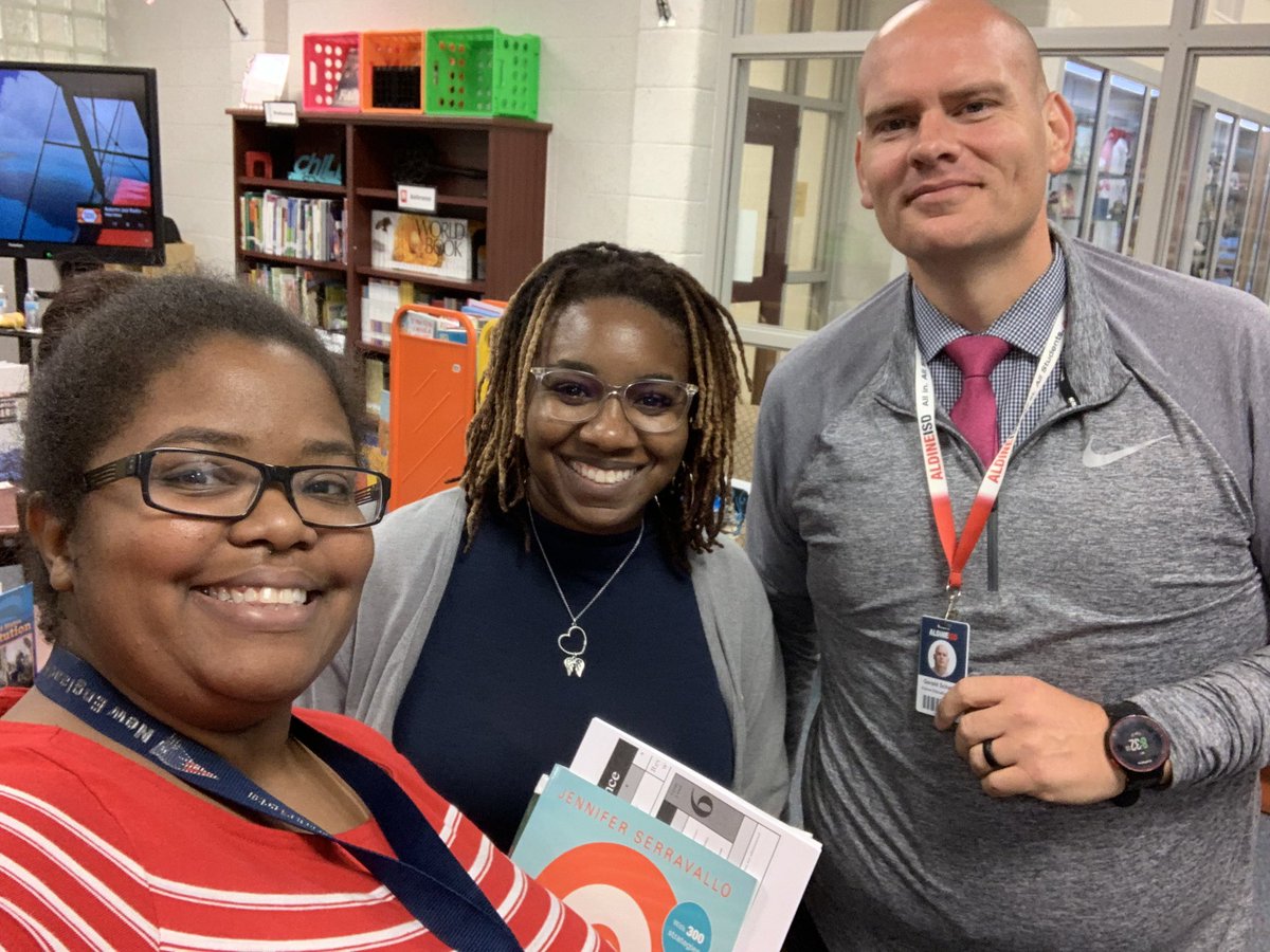 AleceiaMalone's tweet photo. Almost forgot! Celebrating Constitution Day in our red, white and blue! @gwschattle281 @Counselor_Mosby @AldineAEC https://t.co/cCDexGxtuY