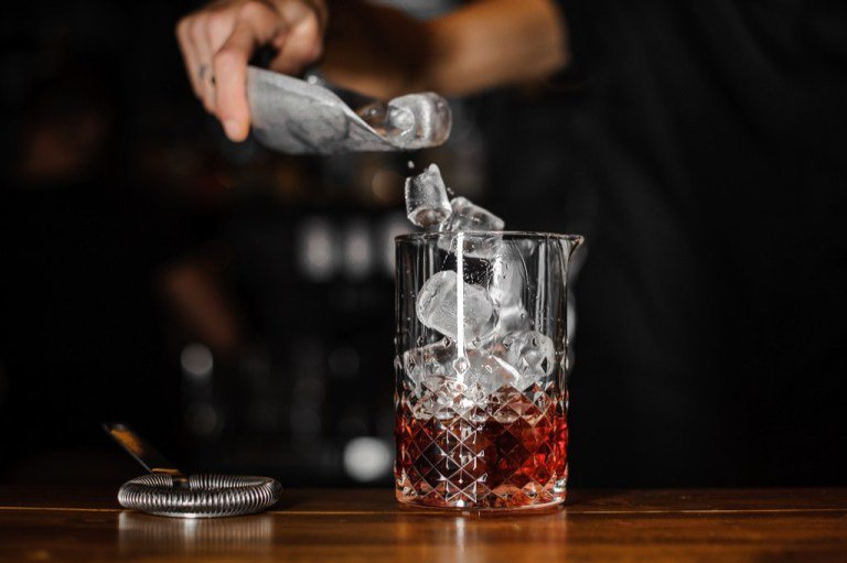 BuddyPillows's tweet photo. DID YOU KNOW THAT CRAVING ICE IS A SYMPTOM OF IRON DEFICIENCY?! 
If you like crunching ice after you finish your soda, you might be suffering from anemia. Also known as “pagophagia,” the compulsive eating of ice may not just be a nervous tick, but a way of cooling inflammation in https://t.co/20WWTUc0ii