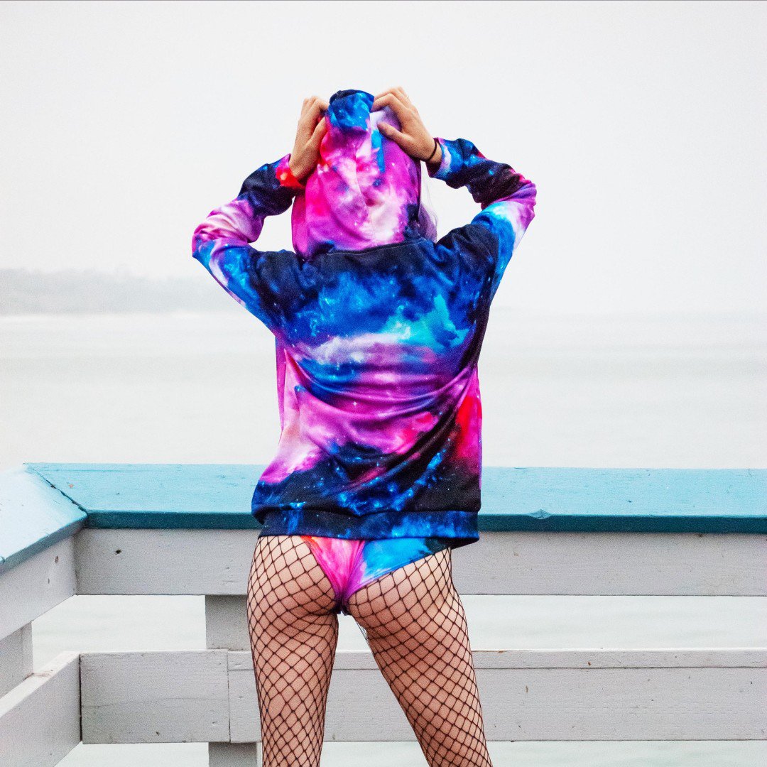 ElectricStyles1's tweet photo. Fall in Luv with Hoodie Szn 😍💜

Babe >> @hippytrippykitty 

Hoodies >> https://t.co/nXVIFkGguD https://t.co/mA3zUEJEhB