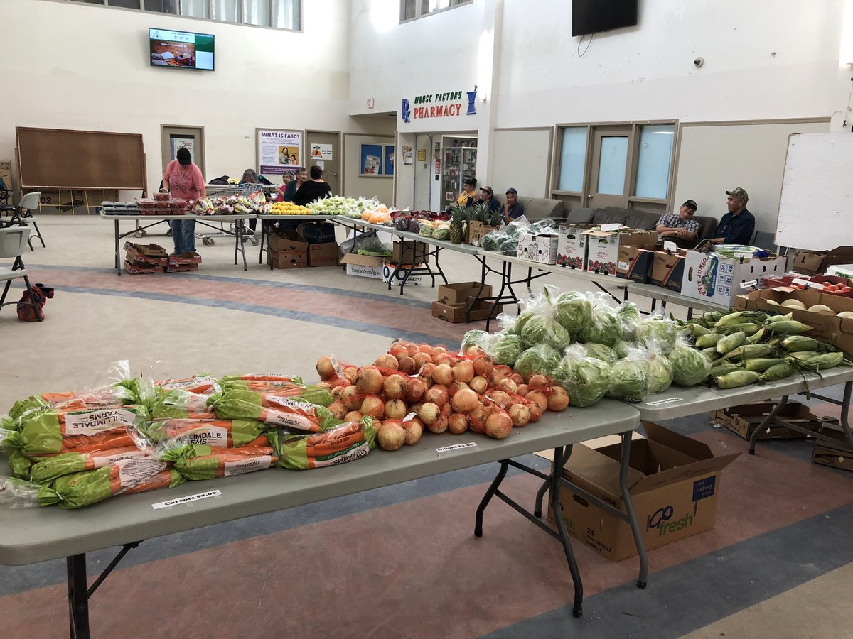 MichaelRobidoux's tweet photo. An amazing Farmers Market in Moose Cree First Nation organized by Local Food Developer Anthony Chum. Fresh produce at available prices for local residents. All sold in less than an hour! https://t.co/9DVAVJTpbL