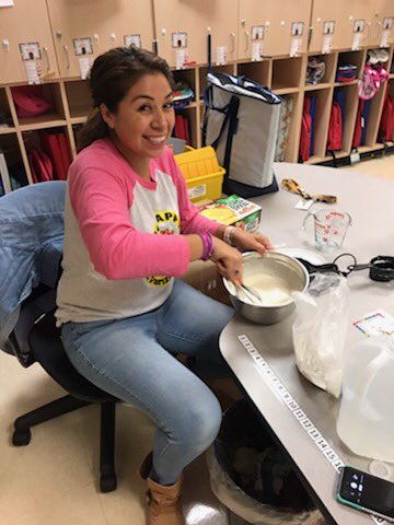 Ms_AIglesias's tweet photo. P is for pink, pancakes and pigs 👚🥞🐷 We had such a great time collaborating with @ms_nava1 &amp; @valreneau4 to create rotations for our students @FARIASECC #BestCoworkers #MakingTeachingFun https://t.co/edyimNzsQw