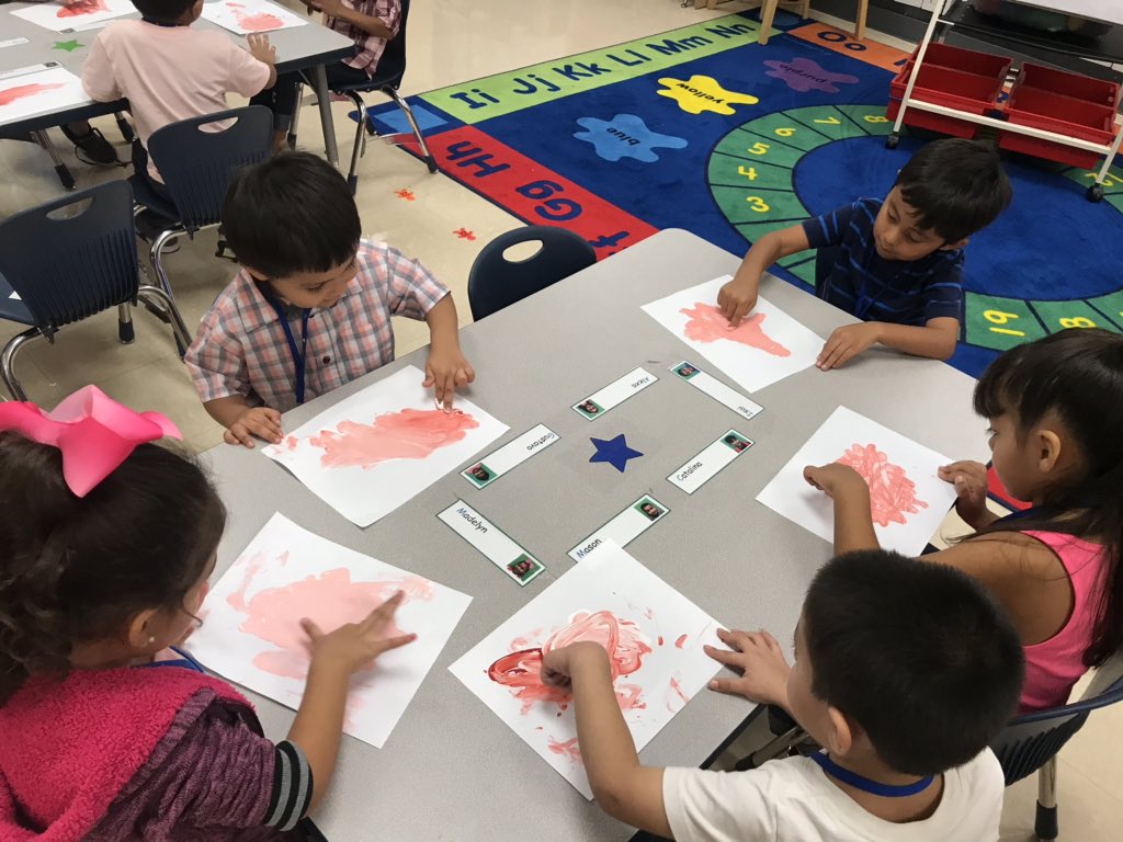 Ms_AIglesias's tweet photo. By the end of #FariasColorWeek we are going to have a bunch of artist 👩‍🎨 Students mixing colors to make pink 💕 @FARIASECC #Rm20 #prek https://t.co/zGhPwBFmkL