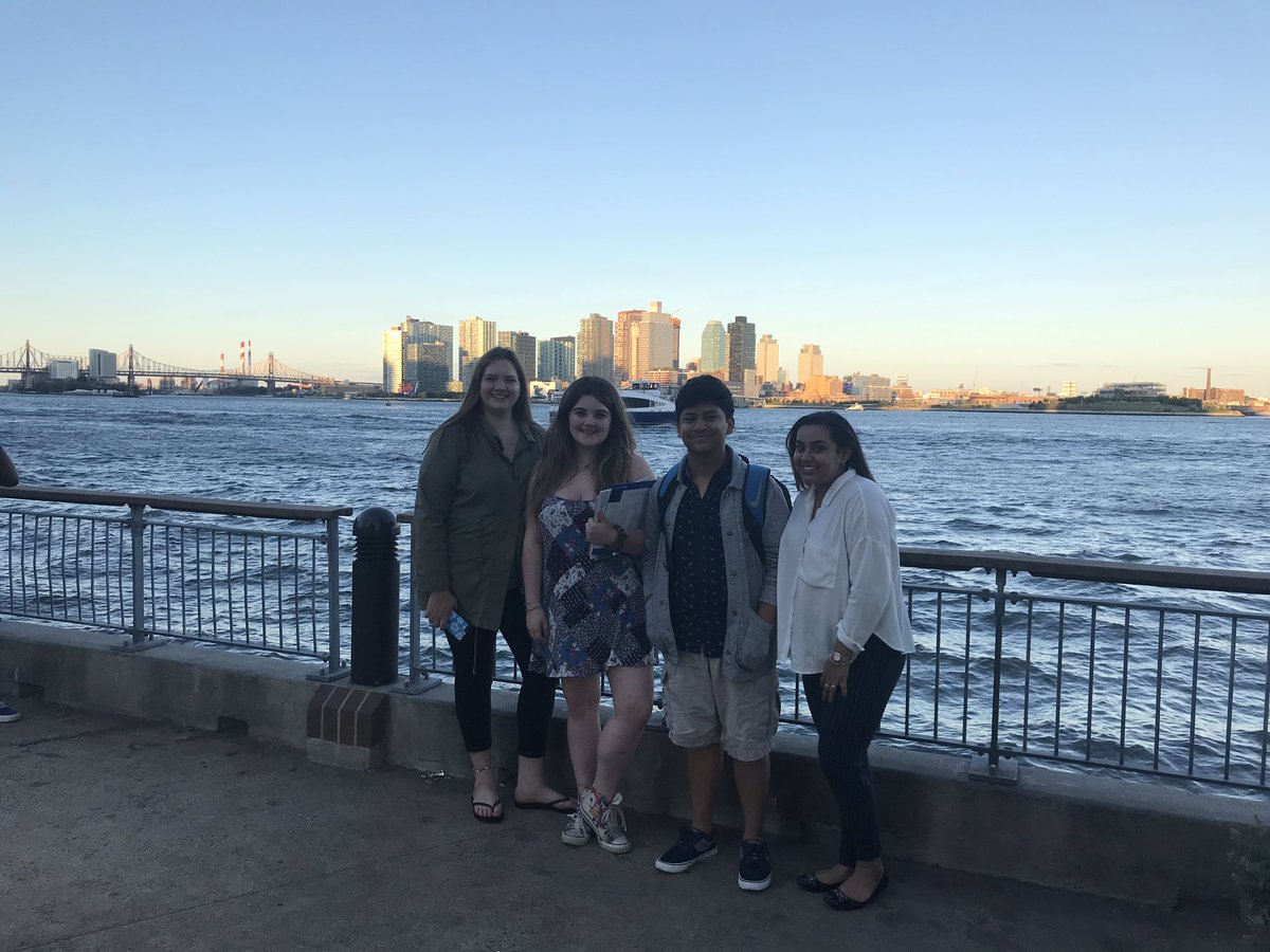 shsibdp's tweet image. IB Diploma Candidates visited the United Nations International School’s University Fair this evening to look at universities both in the states and abroad! So many amazing schools to chose from! #ohtheplacesyoullgo #ibo #unis #shsibdp @EducatingMANka @matt_forker