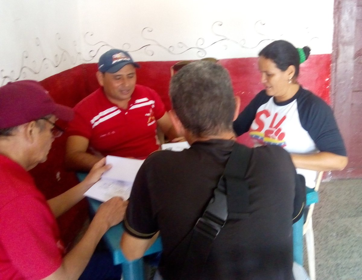 Jean_C_Olmos's tweet photo. Reunión con los concejales de la parroquia Betijoque y José Gregorio Hernández @MSomosVen @FfmRafael #Rangel para la planificación de abordajes de estas 2 parroquias y la planificación de los #155Años del nacimiento Dr. José Gregorio Hernández #DialogoYPazParaTodos @dcabellor https://t.co/YlXcJXBwKD