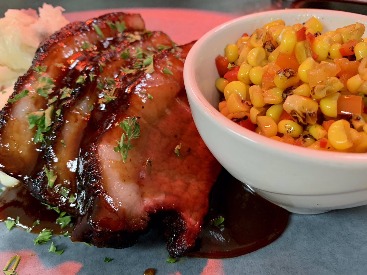 FeedYourTribe's tweet photo. Detroit BBQ Brisket!🔥🔥🔥
Head up to the Terrace Club during this series with the Tigers to get this delicious dish!
BBQ brisket served with mashed potatoes and a corn and red pepper blend! 🤤
#LetsEatCleveland https://t.co/CEDS3dT4kv