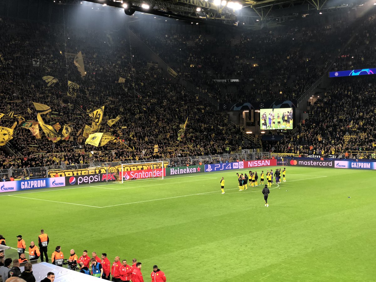 HeikoWasser's tweet photo. Das #Strobels „abgeschlossen“, aber an Schlaf ist noch nicht zu denken. Viel zu aufgedreht nach #BVBBarca. Ein überragendes #CL Spiel mit einem tollen @BVB. Leider zu viele Chancen liegen gelassen. Flieg trotzdem stolz zur #F1 nach #Singapur #EchteLiebe https://t.co/eqKP1S2pRq