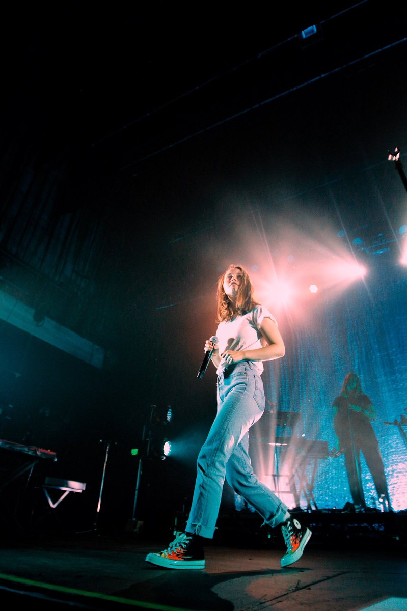 unclearmag's tweet photo. .@thisissigrid was incredible in Los Angeles! See our photos here: https://t.co/HPfoDo7Fj2 | 📸: @TeddieHartPhoto https://t.co/1d3hwq0PYp