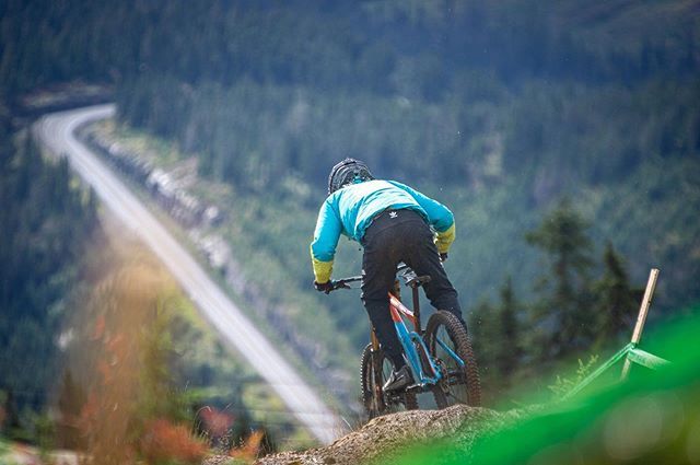 HarryJMHead's tweet photo. What a great way to end the season at the @steviesmithdh BC Cup! ⛈🤠💦 Thank you to @seracing and everyone else that makes these events possible. 🤘🏼
.
📸: @forrestriesco 2019-09-15 Mount Washington, BC //
.
#HeadRacing
@cubebikes_ca #cubecanada
@cube.bi… https://t.co/vTXTaqN0JY https://t.co/g7i27ltaqu
