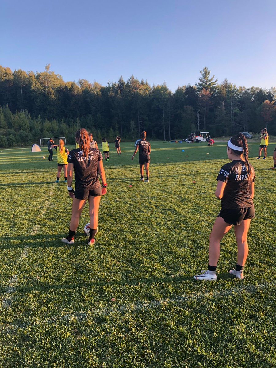 FPUWSOC's tweet photo. T-MINUS ONE DAY UNTIL GAMEDAAAAY!!!🚨🚨 The girls put in work up on the grass practice field tonight!! Away at Stonehill tomorrow at 4:00💪🏼⚽️✅ #DriveandDiscipline #VisionandValor #GamedayPrep https://t.co/2RGvkayNUk