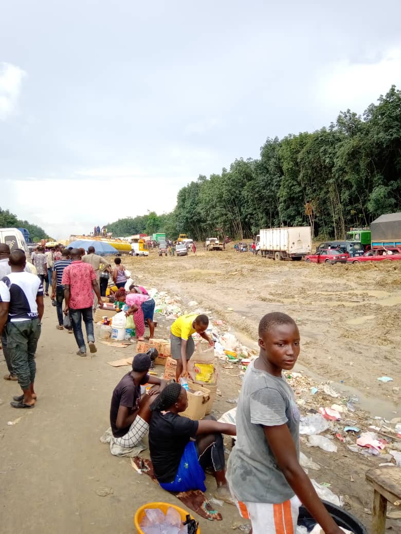 roadwatchng's tweet photo. Monday, 16th September, 2019:
This is the Benin-Warri express way.
Bad roads have devastating effects on the personal life, career and safety of commuters.

We are calling on the Governor @ifeanyiokowa, @DSGovernment and @FMWHNIG to put an end to this misery. #RoadWatchNG https://t.co/TJYmcea64E