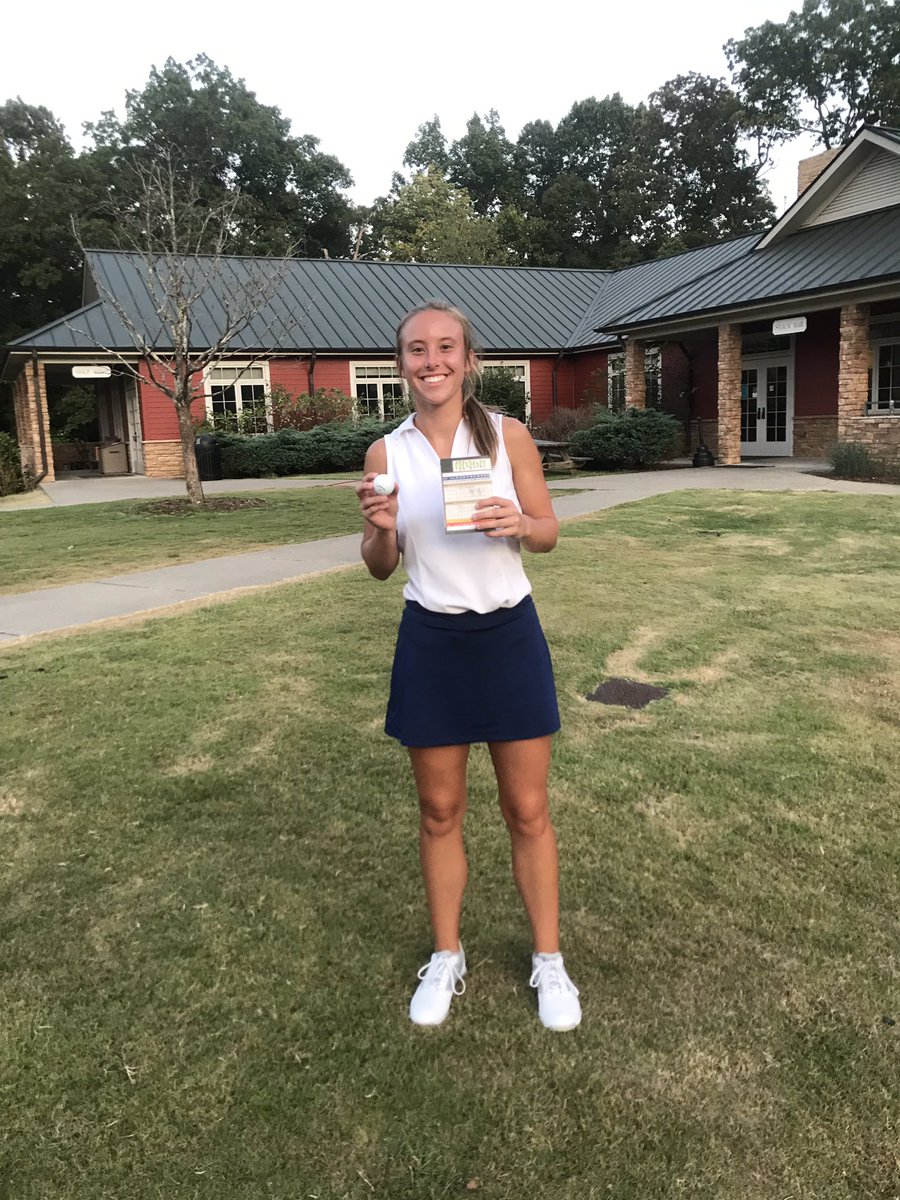 Shoutout to senior golfer Elizabeth Kilpatrick for shooting a CAREER LOW 31!!!🤩🔴🔵🔴🔵 way to go <a href="/Elizabeth_Kilp/">Liz Kilpatrick</a> !!!👍👍 #golfersareathletestoo #seniorszn
