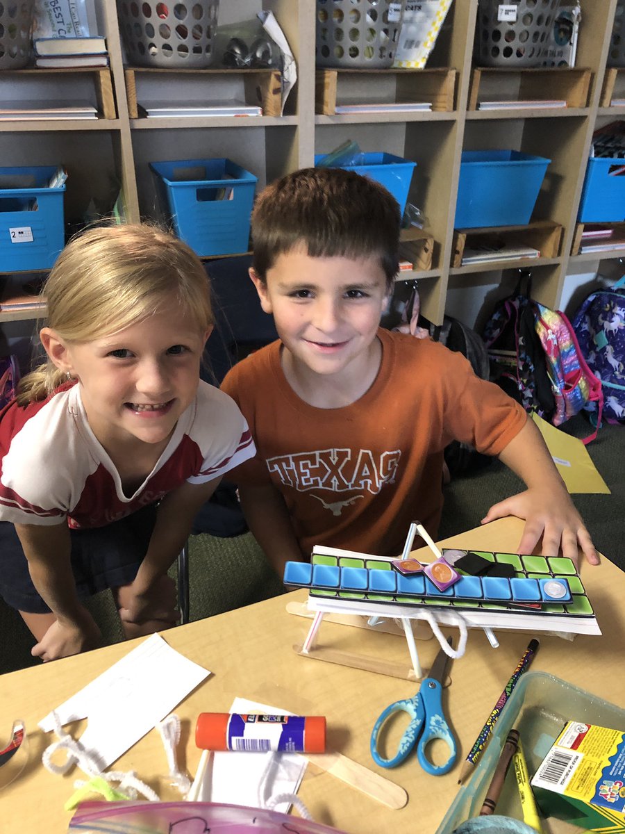 Rigginsbraves's tweet photo. After engineering a plan they finally got to create their bridges ❤️ #cisdmakeitfun #NESproud https://t.co/xbLQ0rTbqk