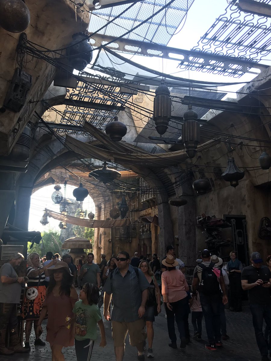 BioNaturalForce's tweet photo. The #BlackSpireOutpost Marketplace is amazing!! There are so many travelers and offworlders (including me, I suppose!) The general din is a bit hectic though, I admit. #Batuu #StarWars https://t.co/Ygvi6sDKlL