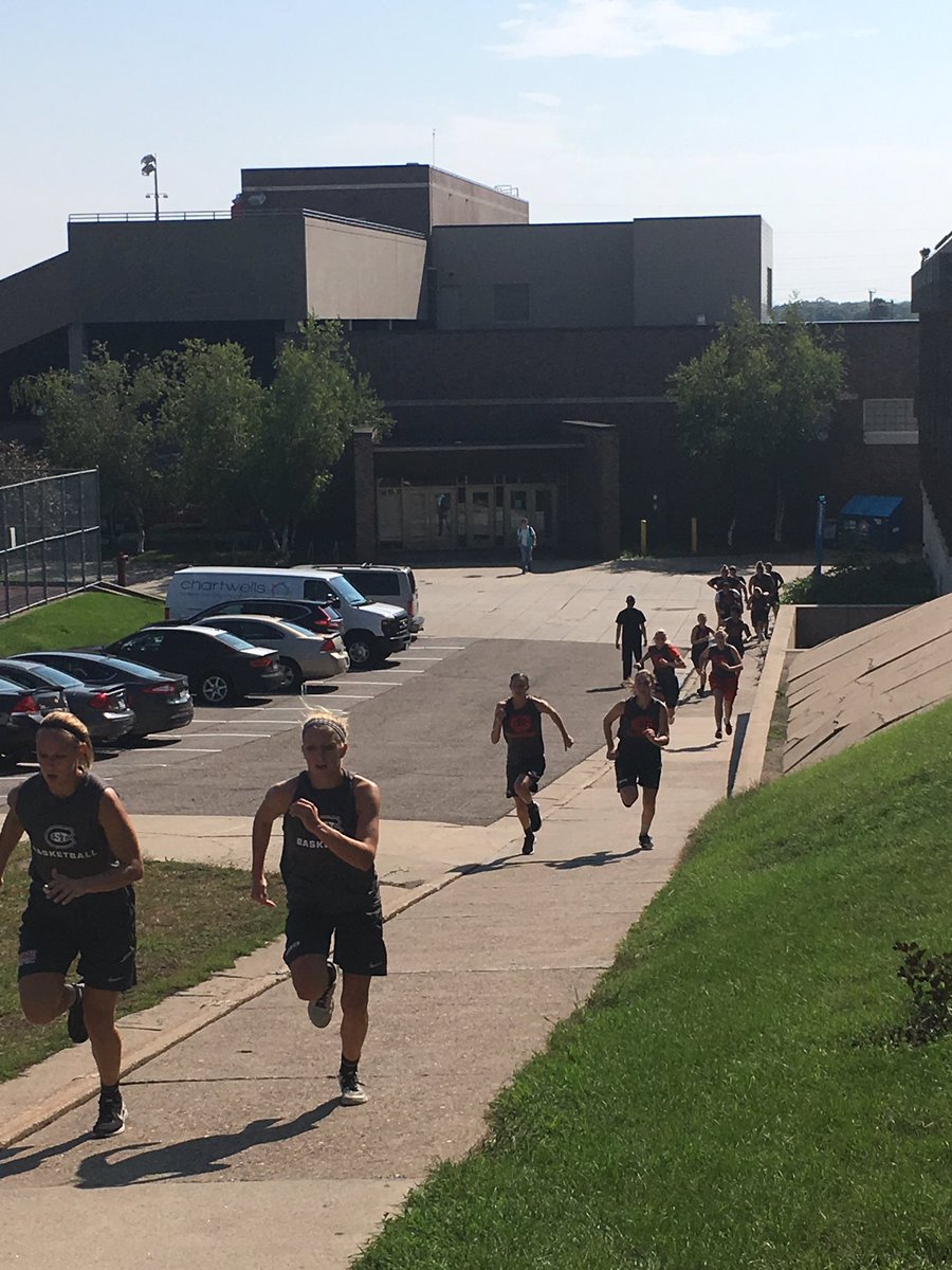 SCSUHuskies_WBB's tweet photo. Nothing better than a Halenbeck Hill workout! #onemore #unleashintensity https://t.co/EdJOQo79bj