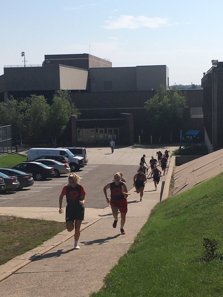 SCSUHuskies_WBB's tweet photo. Nothing better than a Halenbeck Hill workout! #onemore #unleashintensity https://t.co/EdJOQo79bj