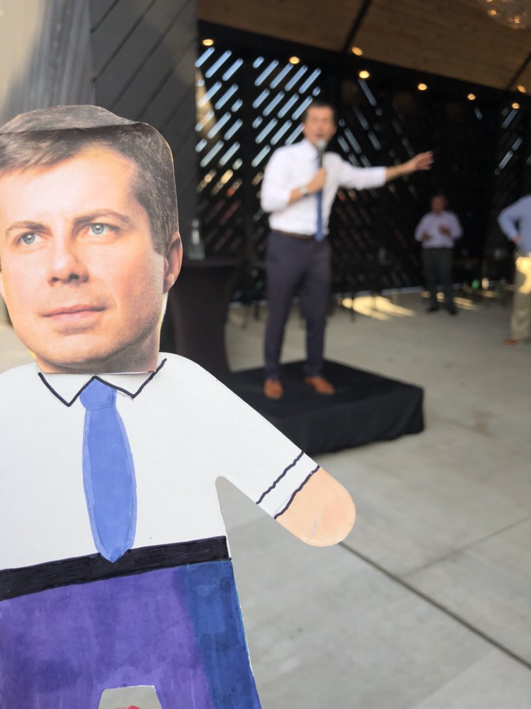 kershaw198's tweet photo. @flat_pete met the real @PeteButtigieg tonight!! What an incredible evening! #BluegrassForButtigieg @ravenchollins @noah_sissoko  Can’t wait for @Chas10Buttigieg &amp; @Lis_Smith to visit to meet #FlatChasten &amp; #FlatLis https://t.co/AS8GEXFhGh