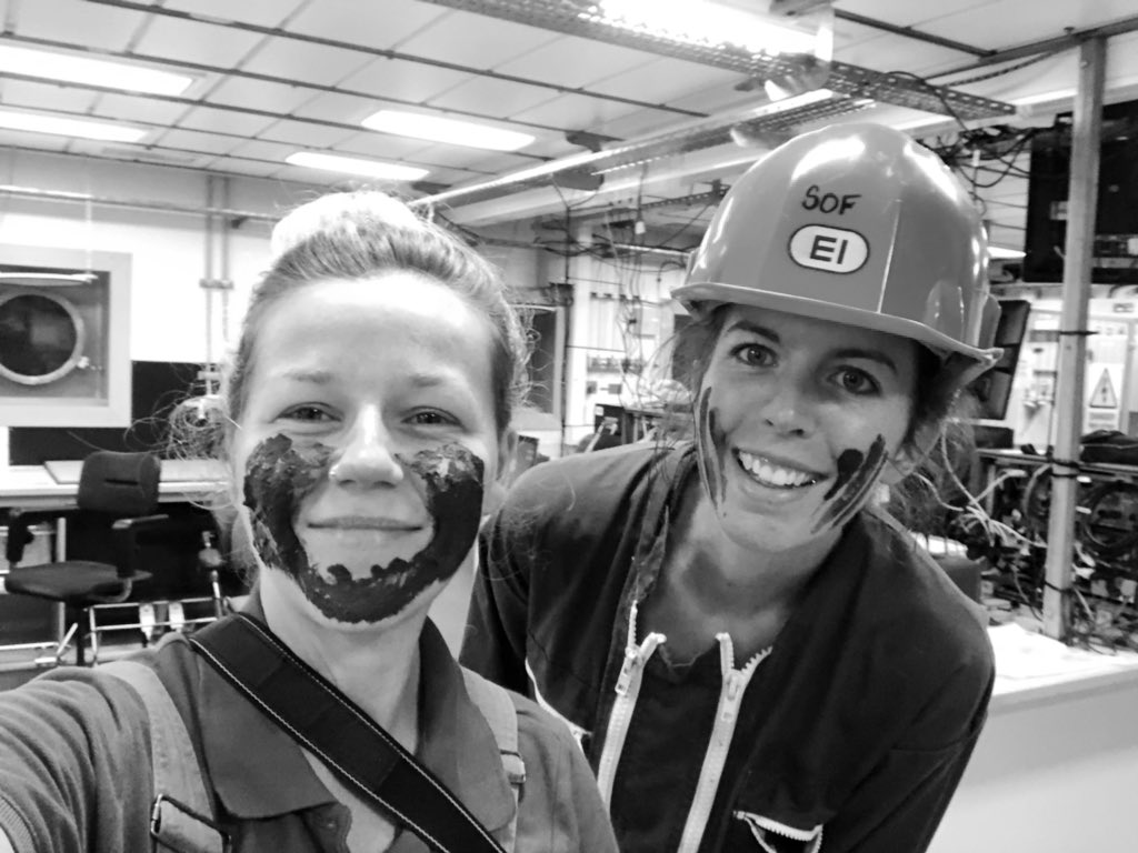 chloriteclayre's tweet photo. Sometimes the mud stays in the cores, sometimes it makes itβs way onto it our faces. Whereβs all the damn sand? #jc187 #bypass #congocanyon #muddyterrace #muddyfaces #nightshiftladies #coring #isnt #boring #phdlife #sampling #clays #eps https://t.co/B8WVqxaHks
