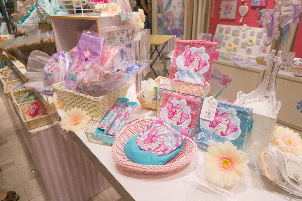 渋谷ヒカリエ Shinqsｰシンクスｰ Pa Twitter 国内外に多くのファンを持つ絵子猫さんが ディズニー 映画 リトル マーメイド のアリエルを描き起こした新デザインを初お披露目 9月23日 新作も登場 C Disney Econeco New Art Release 9月13日 金 10月2日