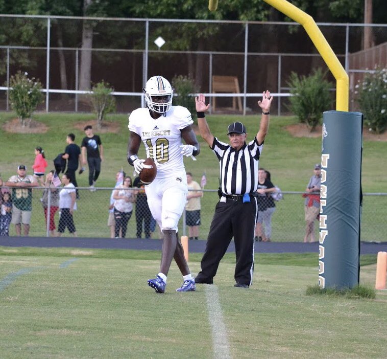 LC_JacketsFB's tweet photo. Congratulations to Desmond Evans for being selected to play in the 2019 Shrine Bowl of the Carolinas. 🐝🏈 https://t.co/67XwUYvO7k