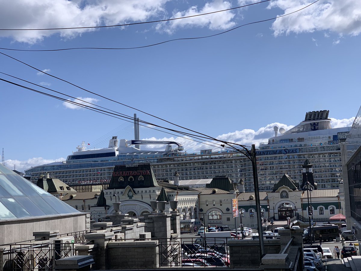 igor_yes's tweet image. Пришли посмотреть Квантум. Надо ж увидеть на что билеты купили на январь😂