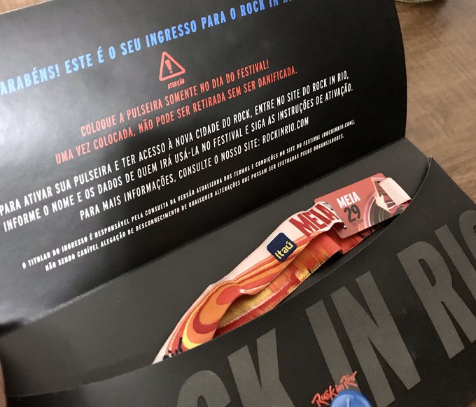 Gente to vendendo um ingresso (meia) pro show do @BonJovi no @rockinrio dia 29/09. R$ 270,00  Quem interessar