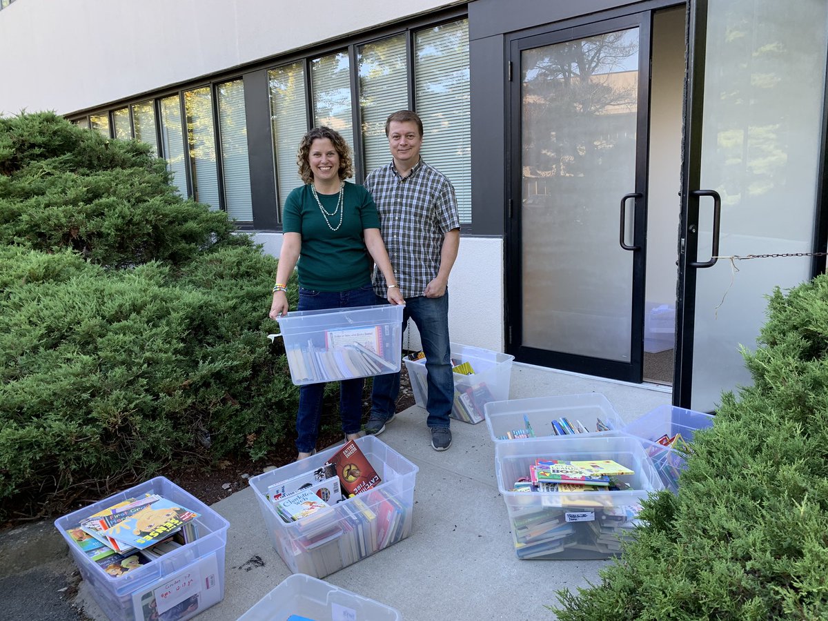 ComSchoolLeader's tweet photo. We got a special delivery today from @endbookdeserts! Thank you for supporting our literacy efforts in @OssiningSchools. #wegotbooks #ossininglovestoread #lendinglibraries #access #volume #choice https://t.co/ebrfq2tVlw