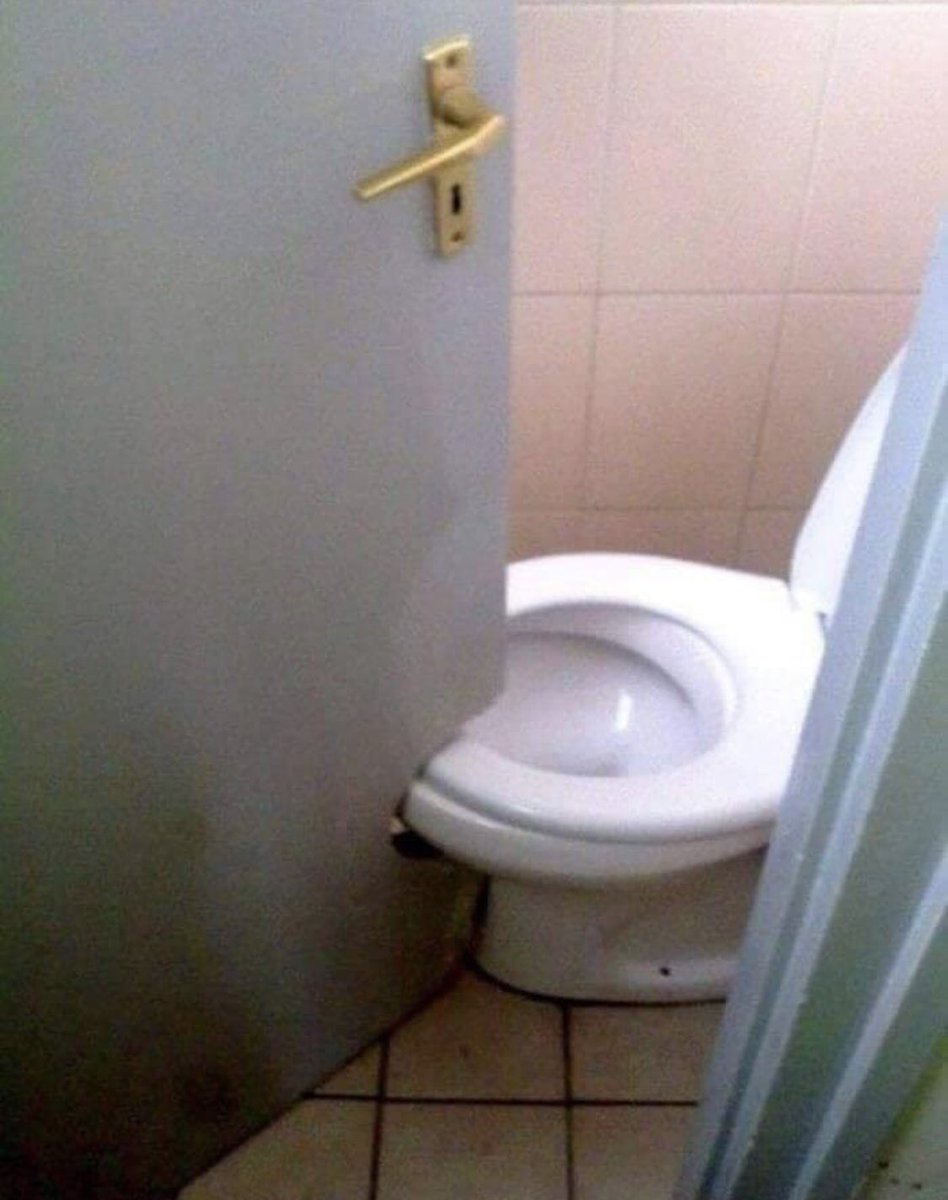 ZLTri_'s tweet image. I finally saved up and got my own place as well #lightflex