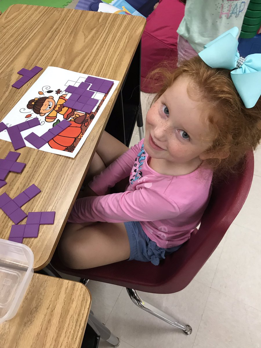 FirstwithRogas's tweet photo. Too much fun in Math Lab today!! #FirstwithMissBaty @ellisorbulldogs https://t.co/yG9mHl1YXx