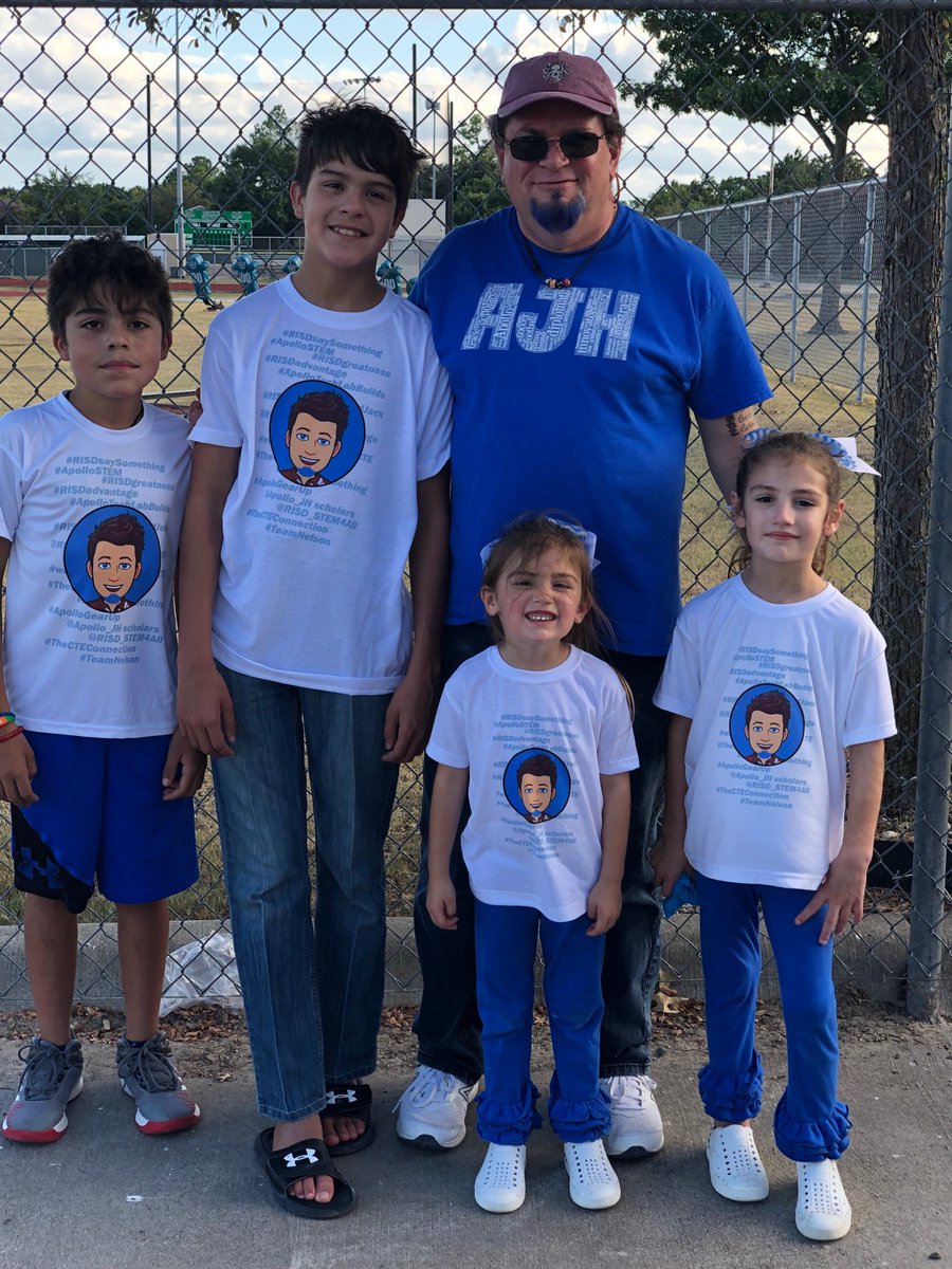 MelindaNelson's tweet photo. Tailgating with our favorite @Apollo_JH teacher! @BluebeardJack #teamnelson #foreverfamily https://t.co/jxdUA0jAQr