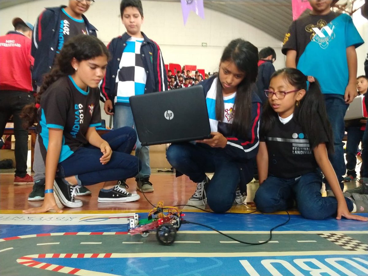 Tercer_TiempoGT's tweet image. Tecnología Adelante
Ing. Raúl Ambeliz Co.Tecnologia Adelante y GoRobotics.
👏🏽 Las primeras  olimpiadas de robótica en Guatemala! #GoRobotics #TecnologiaAdelante
📍 La sede: Colegio Nuestra señora de los Ángeles &quot;Santa Elisa&quot;
