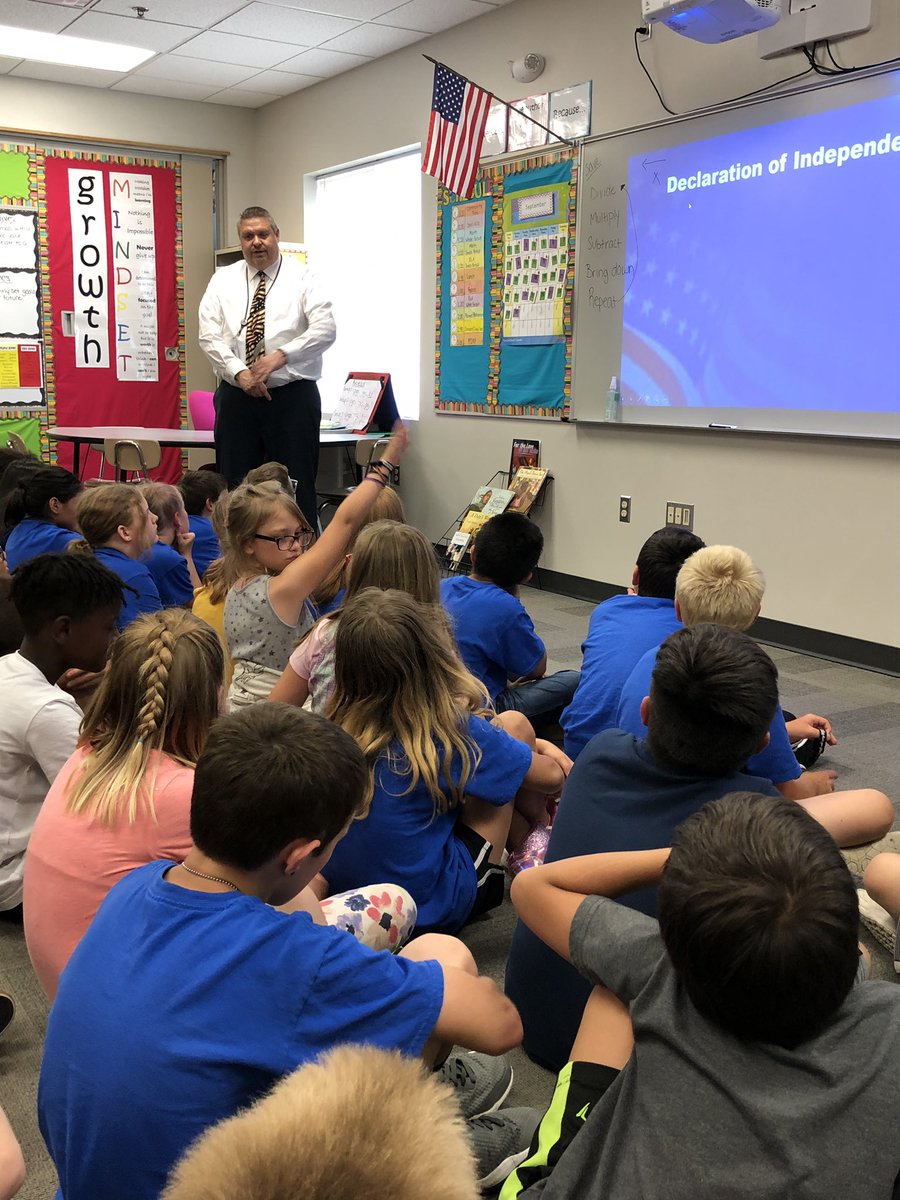 Ms_Davison_'s tweet photo. @PrincipalGriff_ teaching our 5th graders about the Constitution! @WeAreCottonwood #why305 #ConstitutionDay #September17 https://t.co/ZZYk2G1KSG