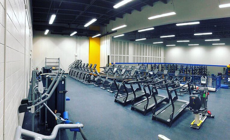 SummitFitnessWI's tweet image. Germantown High School features a long lineup of Matrix Commercial Cardio and Double Half Racks fit for champions. 
#summitcommercialfitness #matrixfitness #poweredbymatrix #fitnessequipment @sberghs