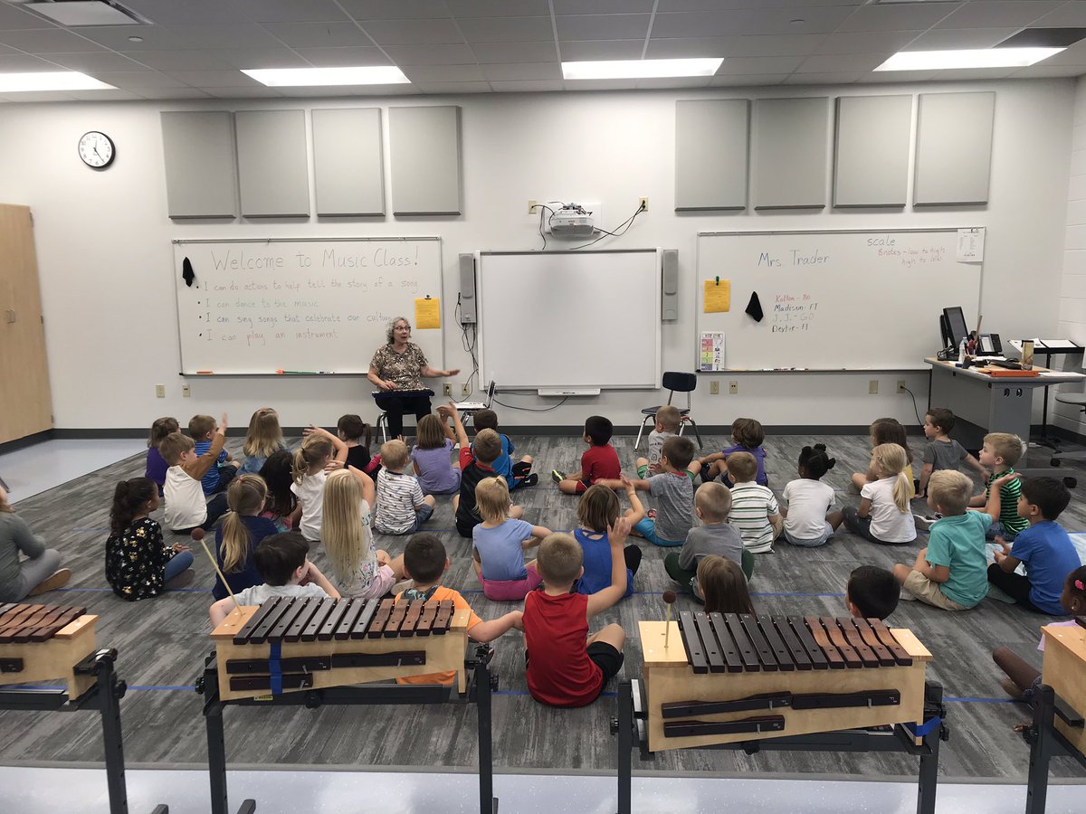 kellyannefitch's tweet photo. 4k’ers are loving music class with the fabulous Mrs. Trader! ❤️ 🎶 #ETlearningignitED https://t.co/PNvmZ6bg4e