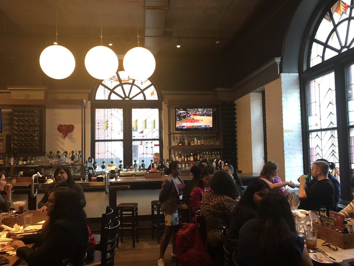 TorontoWITSFUG's tweet photo. A great evening of conversation at our Back to School Happy Hour - so many great connections made! #TorontOhana #TrailblazerCommunity @SalesforceCA https://t.co/pNYu7s2iKE