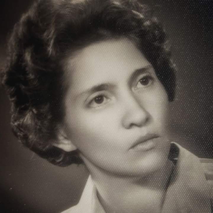 En el Día del Profesor quiero saludar a todos los educadores, en especial a los bellavistenses y a los que tuvieron la dicha de enseñar en nuestra ciudad. Un emblema de Bella Vista es la Profesora Berta Vázquez, quien dedicó su vida a la enseñanza. ¡FELÍZ DÍA DEL PROFESOR!