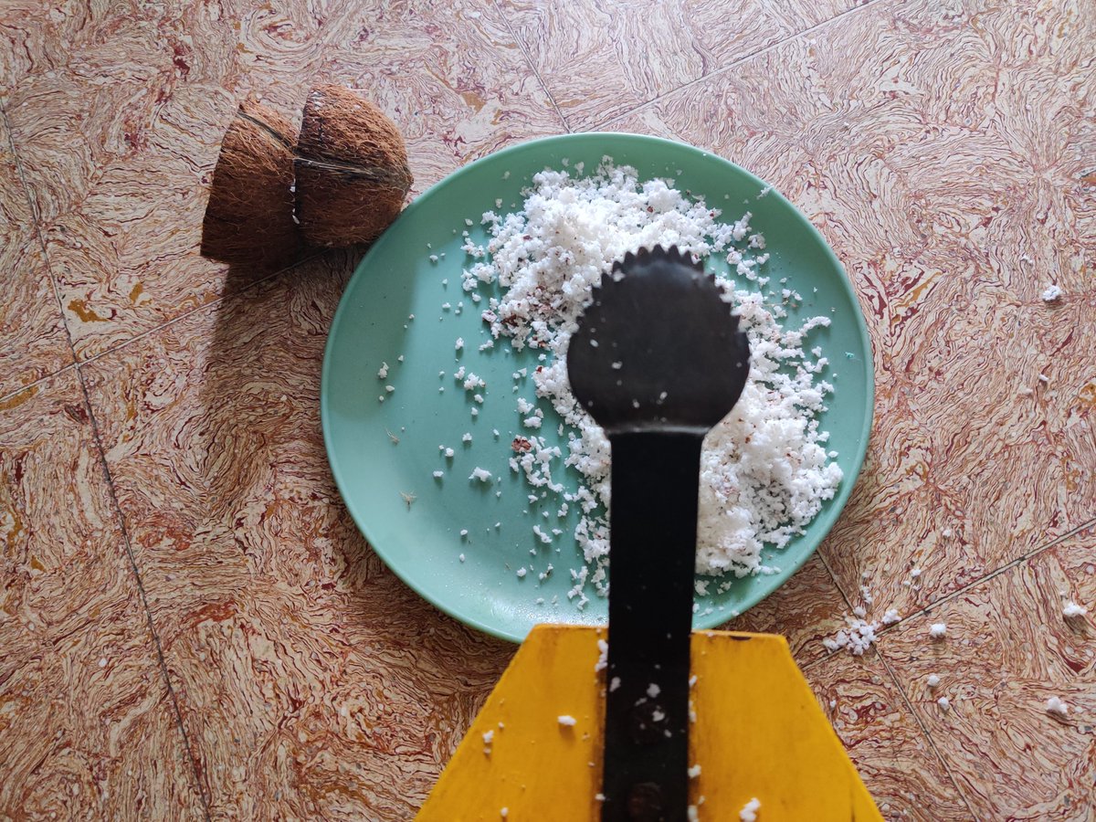 ஜானு on Twitter: "கேரளாப் பக்கம் தேங்காய் துருவ செரவா use பண்ணுவாங்க.  சென்னைக்கு வந்தும் இதே tradition தான். தினமும் அரைமூடித் தேங்காயாவது ...